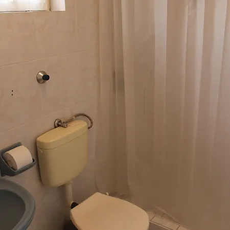 Nussbaum Panzio בית הארחה 3*