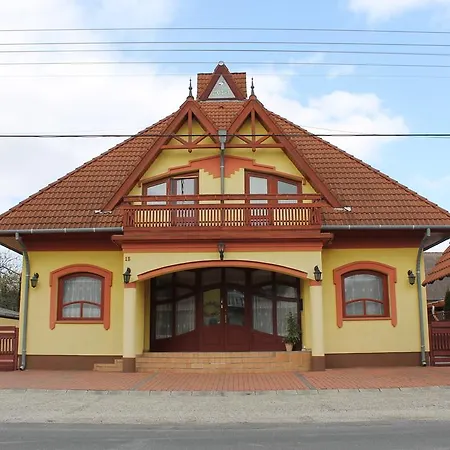 Nussbaum Panzio 3* Keszthely